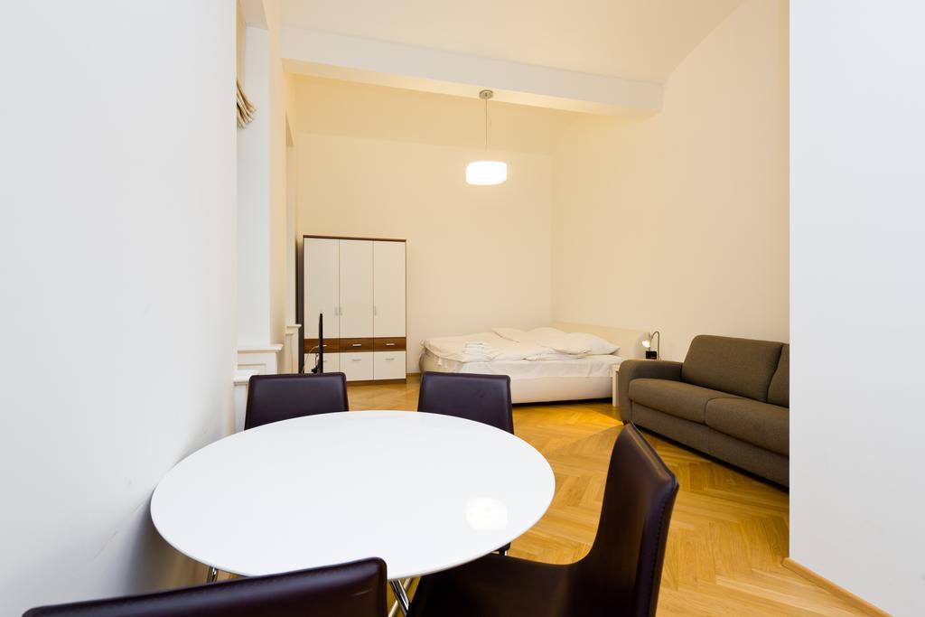 Modern Apartment Vsehrdova براغ الغرفة الصورة