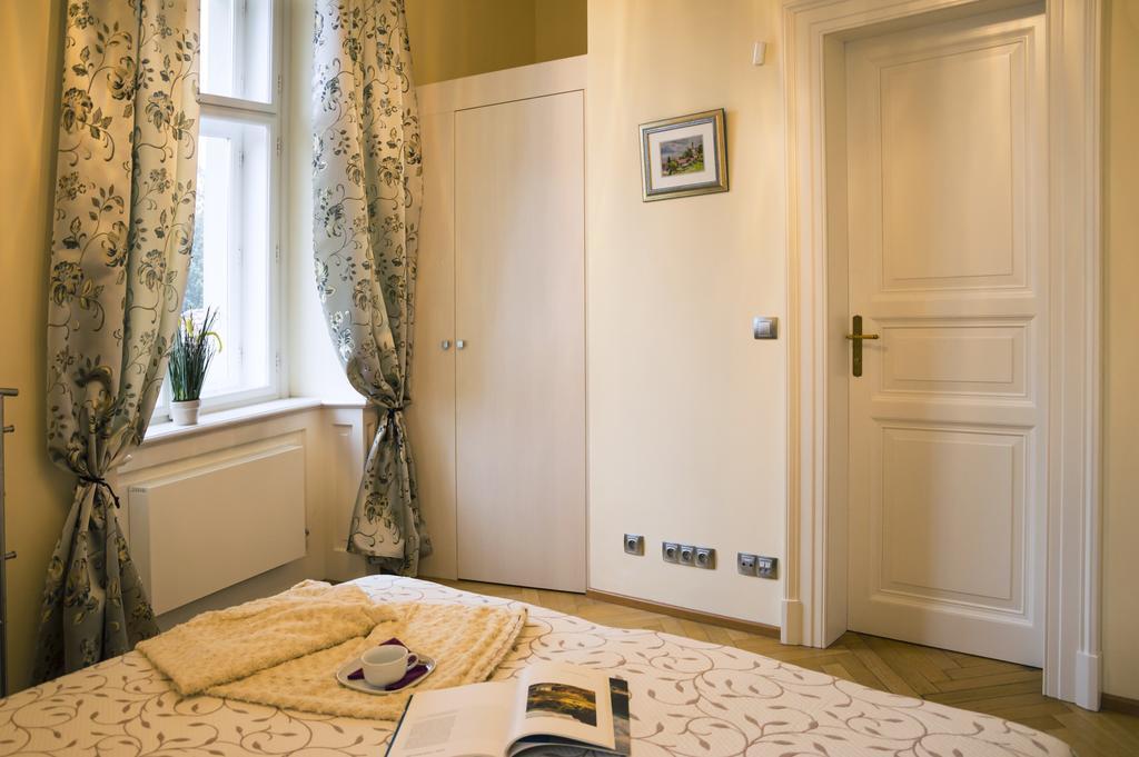 Modern Apartment Vsehrdova براغ المظهر الخارجي الصورة