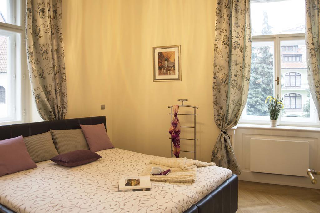Modern Apartment Vsehrdova براغ المظهر الخارجي الصورة