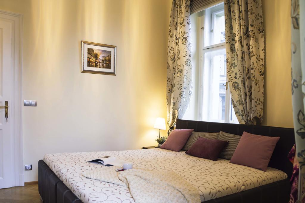 Modern Apartment Vsehrdova براغ المظهر الخارجي الصورة
