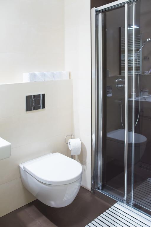 Modern Apartment Vsehrdova براغ المظهر الخارجي الصورة