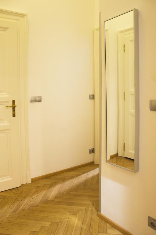 Modern Apartment Vsehrdova براغ المظهر الخارجي الصورة